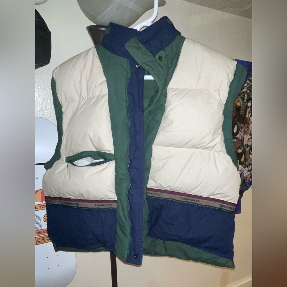 Reversible puffer vest